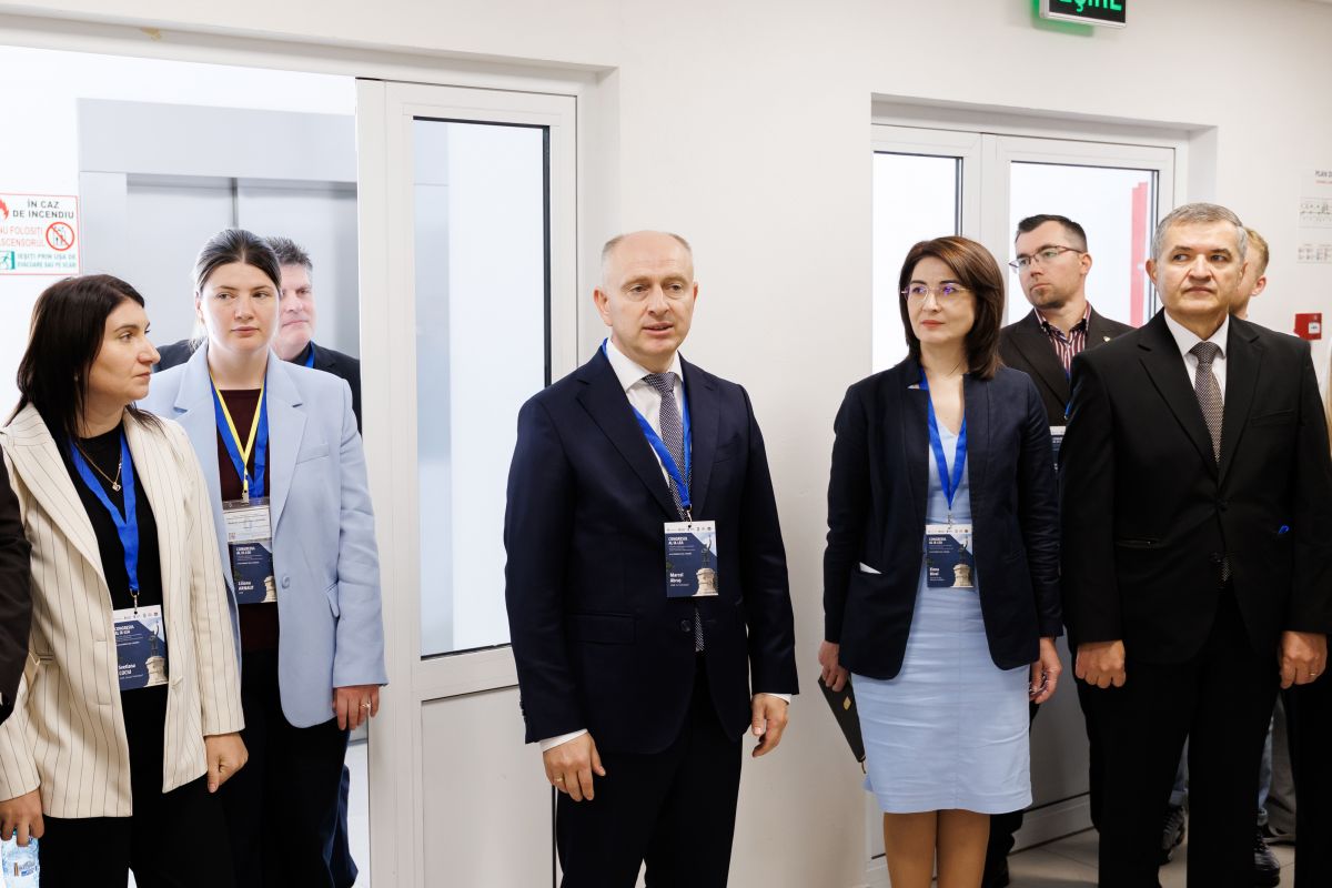 sală de studii renovată
