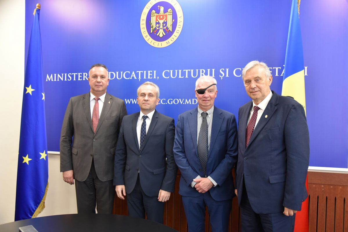 Dr. Banks cu Ministrul Educației și Cercetării